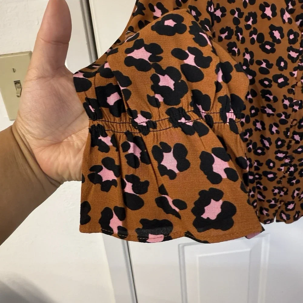 NWT Sanctuary Leopard Print Vneck Button Front‎ Bell Sleeve Blouse Size Large